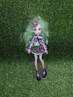 2021 Mattel Monster High Twyla Doll Kids Toy Purple/ Turquoise